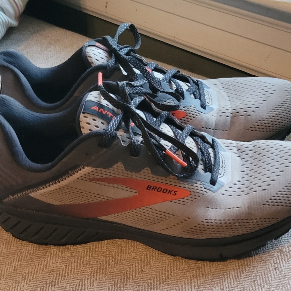Brooks Men's Athletic Shoes in Gray and Red